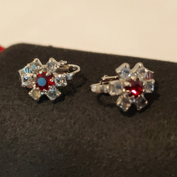 VTG Earrings Ruby Rhinestone Starburst Snowflake Clipon Christmas Valentine's - Picture 4 of 17
